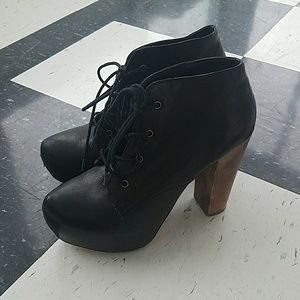 Steve Madden Lace up heels